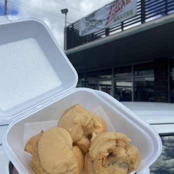 Liliha Bakery - Bakeries Near Me - Honolulu, Hawaii