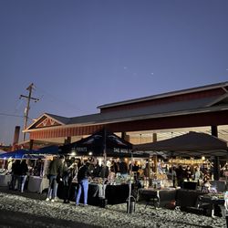 Lakeside Farmers' Market