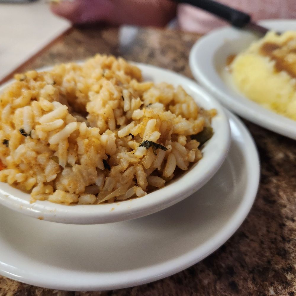 Mom's Kitchen - Spanish rice, not great - Mexican Near Me - Okeechobee, Florida Mom's Kitchen - Spanish rice, not great - Mexican Near Me - Okeechobee, Florida