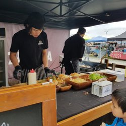 Remarkables Park Farmers Market - Zamora burgers, sandwiches and rolls