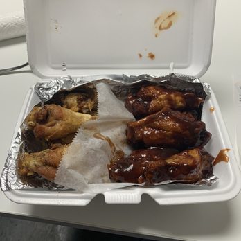 Wing Snob - Lemon Pepper and Honey BBQ wings - Chicken Wings Near Me - Southfield, Michigan