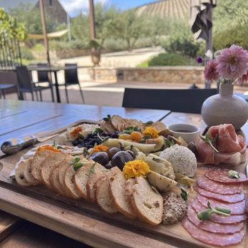Niner Wine Estates - Wine Tasting Room Near Me - Paso Robles, California