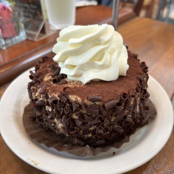 Urth Caffé-Pasadena - Tiramisu Cake - Cafes Near Me - Pasadena, California