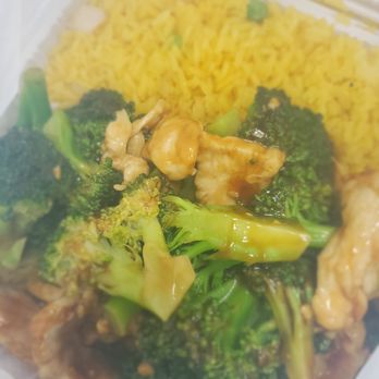 Fang's Kitchen - Steaming broccoli with chicken and fried rice - Chinese Near Me - Cary, North Carolina