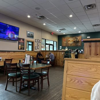 Gator's Dockside Oakleaf - Walked out last time because of no service. Let's see what happens today. - Chicken Wings Near Me - Jacksonville, Florida
