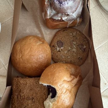 San & Wolves Bakeshop - Ube sticky buns, coffee cake. Chocolate chip cookie, and ube cinnamon roll - Filipino Near Me - Long Beach, California San & Wolves Bakeshop - Ube sticky buns, coffee cake. Chocolate chip cookie, and ube cinnamon roll - Filipino Near Me - Long Beach, California