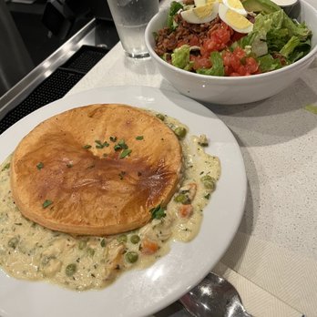 Twohey’s Restaurant - Chicken pot pie and Cobb salad - New American Near Me - South Pasadena, California