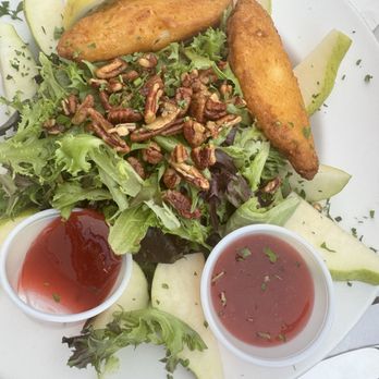 Patterson's Pub - Salad with cod - American Near Me - Mendocino, California