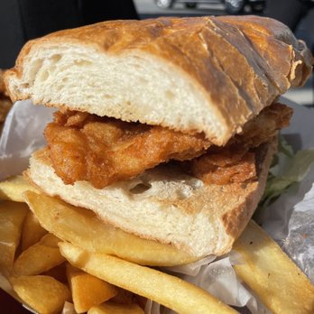 Barbara's Fishtrap - Fried fish sandwich - Seafood Near Me - Half Moon Bay, California