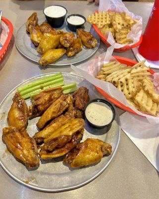 Pluckers Wing Bar by null