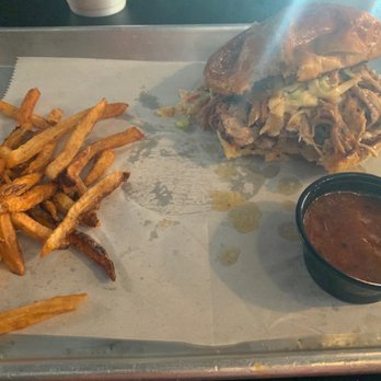 Smoqehouse - Pulled pork sandwich and BBQ sauce - Barbeque Near Me - Bradenton Beach, Florida Smoqehouse - Pulled pork sandwich and BBQ sauce - Barbeque Near Me - Bradenton Beach, Florida