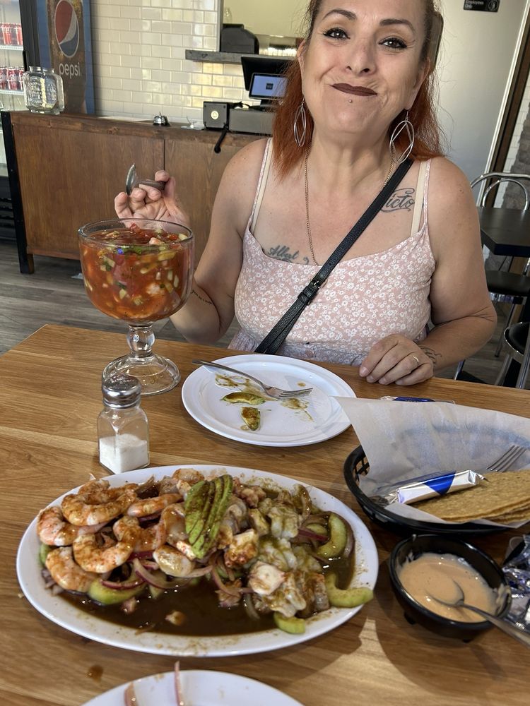 Mariscos La Pasadita