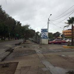 Estacionamiento Centenario - Frente a Pueblo Amigo, esta es la entrada del estacionamiento.
