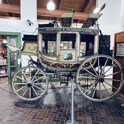 Flume Gorge Visitor Center - Historic coach!