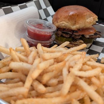 Lucas Burger - Thin fries - Burgers Near Me - Philadelphia, Pennsylvania Lucas Burger - Thin fries - Burgers Near Me - Philadelphia, Pennsylvania