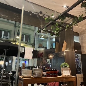 Okay Lah! - inside - Asian Fusion Near Me - Valencia, V Okay Lah! - inside - Asian Fusion Near Me - Valencia, V