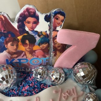HERS Bakery - The topper was damaged when I picked it.  For $300 this is unacceptable - Desserts Near Me - Los Angeles, California