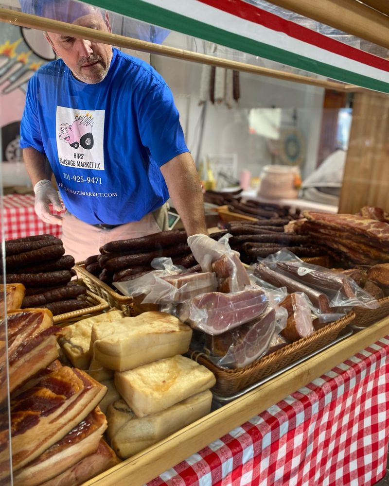 Hirs Sausage Market Logo