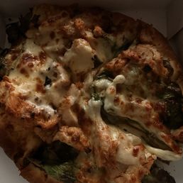 White pizza with fire grilled chicken small pizza White pizza with fire grilled chicken small pizza