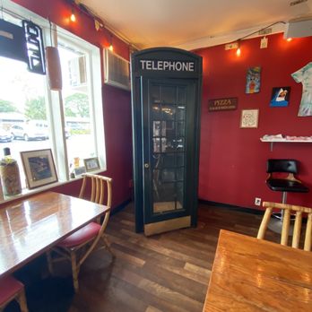 Jerry's Pizza Mill - Inside shop, they also have a dining area! - Pizza Near Me - Waialua, Hawaii