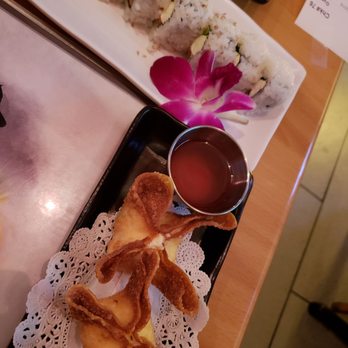 39 Degrees - Stuffed wontons and philly roll - Japanese Near Me - Long Beach, California 39 Degrees - Stuffed wontons and philly roll - Japanese Near Me - Long Beach, California