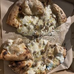Kalacrow Wood Fired Pizza - Truffle sausage pizza