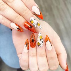 Trendy Nails & Spa - Halloween orange theme