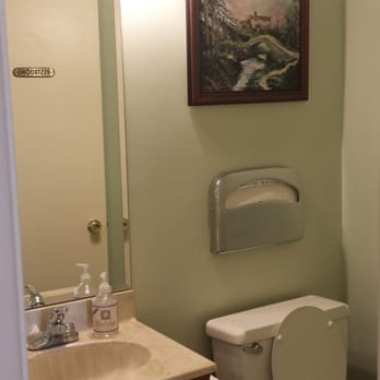 Burbank Chiropractic - Minty green bathroom. :) There are Victorian style touches in the decor throughout the facility's interior. - Chiropractors Near Me - Burbank, California Burbank Chiropractic - Minty green bathroom. :) There are Victorian style touches in the decor throughout the facility's interior. - Chiropractors Near Me - Burbank, California