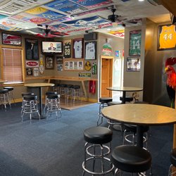 Uncle Mike's Bar and Grille - Eating area