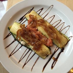 Sol y Sombra - Zucchini mit Ziegenkäse und Tomaten...