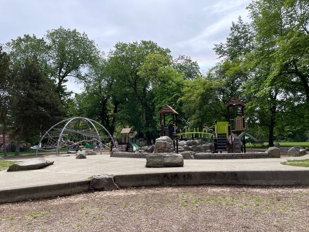 WEST WOODLAND PARK PLAYGROUND Updated September 2024 1000 NE 50th