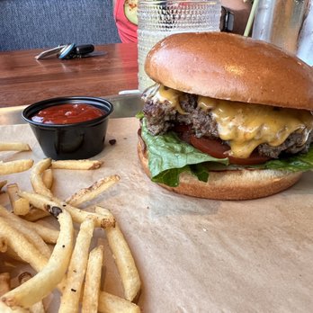 Highline Park - Highline burger - Cocktail Bars Near Me - Houston, Texas