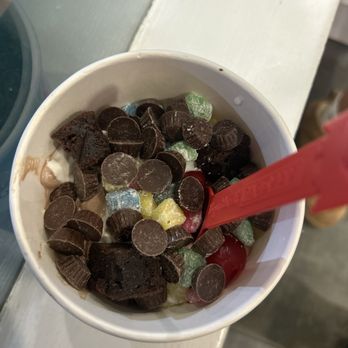 Yogurtland - Chocolate and vanilla swirl - Ice Cream & Frozen Yogurt Near Me - Redondo Beach, California