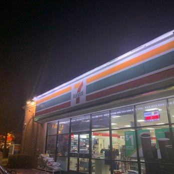 7-Eleven - the outside of a 7 - eleven restaurant at night - Convenience Stores Near Me - Chesapeake, Virginia