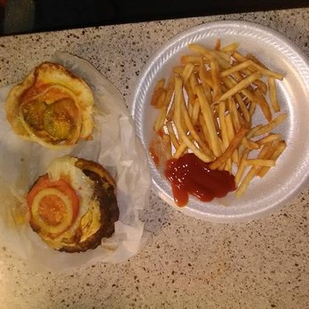 Lou's Drive-In - Bland Bacon burger, but NO BACON, the OVERCOOKED FRENCH FRIES - Burgers Near Me - Peoria, Illinois