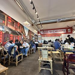Mian Sichuan Noodles - Super cute interior!