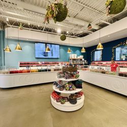 Albanese Confectionery - Candy counter