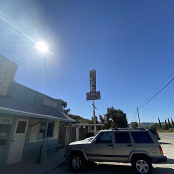 Halfway House Cafe - Outside - American Near Me - Santa Clarita, California Halfway House Cafe - Outside - American Near Me - Santa Clarita, California
