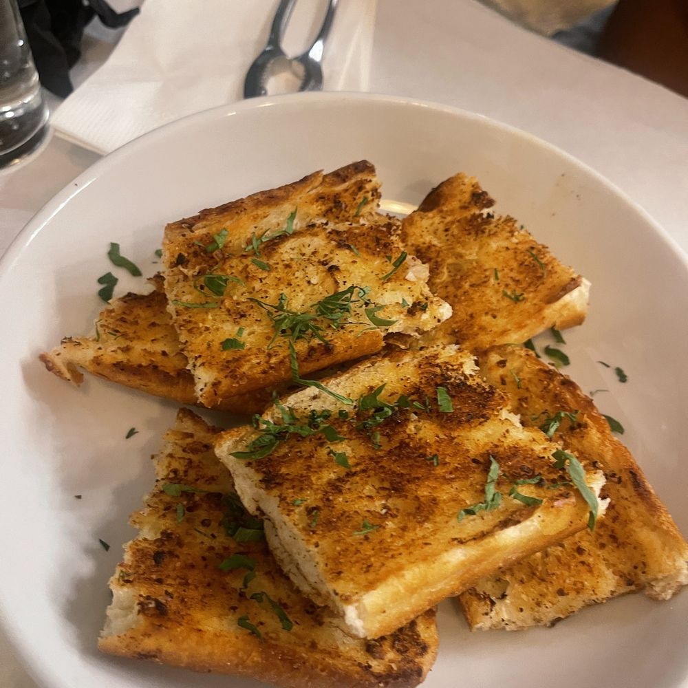 Now THIS is how I like my Garlic Bread.. nicely toasted Now THIS is how I like my Garlic Bread.. nicely toasted