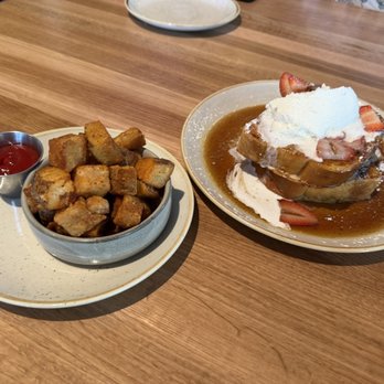 Moxies - French Toast with a side of potatoes - Lounges Near Me - West Palm Beach, Florida Moxies - French Toast with a side of potatoes - Lounges Near Me - West Palm Beach, Florida