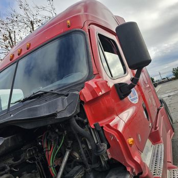 Lalo’s Auto Glass - Semi truck windshield replaced! - Auto Glass Services Near Me - Whittier, California Lalo’s Auto Glass - Semi truck windshield replaced! - Auto Glass Services Near Me - Whittier, California