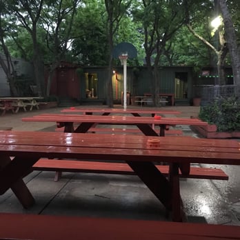 West Alabama Ice House - Basketball anyone? - Dive Bars Near Me - Houston, Texas West Alabama Ice House - Basketball anyone? - Dive Bars Near Me - Houston, Texas
