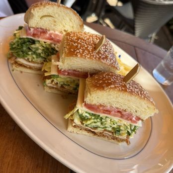 Houston's Restaurant - Ding's Crispy Chicken Sandwich Lunch - American Near Me - Pompano Beach, Florida
