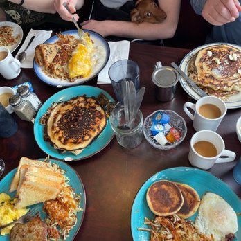 Mo's Diner & Lounge - Great family time at this wonderful family-owned restaurant. - Diners Near Me - Manitou Springs, Colorado Mo's Diner & Lounge - Great family time at this wonderful family-owned restaurant. - Diners Near Me - Manitou Springs, Colorado