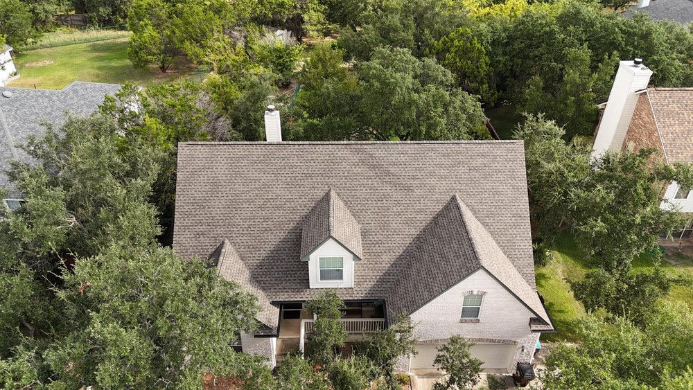 Slide of Lynx Roofing