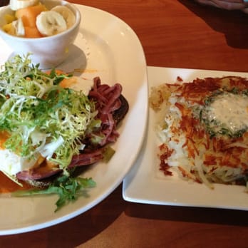 Blue's Egg + Bakery - Dubliner Benedict and mushroom hash - Breakfast & Brunch Near Me - Milwaukee, Wisconsin