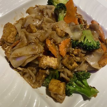 SL Kitchen - Pad Thai with Tofu - Thai Near Me - San Leandro, California SL Kitchen - Pad Thai with Tofu - Thai Near Me - San Leandro, California