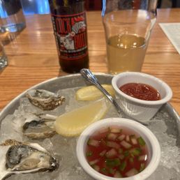 Raw oysters, fresh and mild Raw oysters, fresh and mild