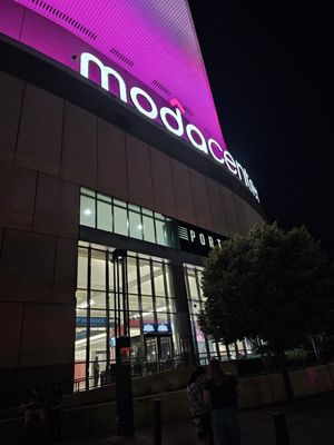 Moda Center by null