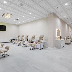 Golden Hour Nail Spa , Grand Opening 20% Off Untill 4/8/24
Open Late until 10 Pm, Las Vegas Strip , https://goldenhournailsspalasvegas.co